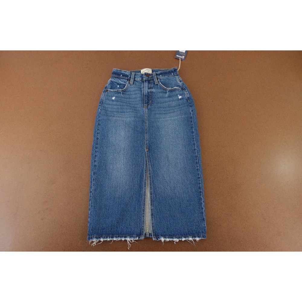 Universal‎ Thread Women's Size 00 Medium Wash Distressed Denim Pencil Skirt NWT